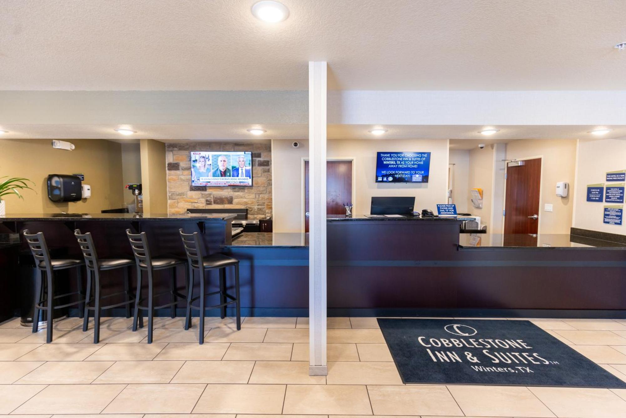 Cobblestone Inn & Suites - Winters Buitenkant foto