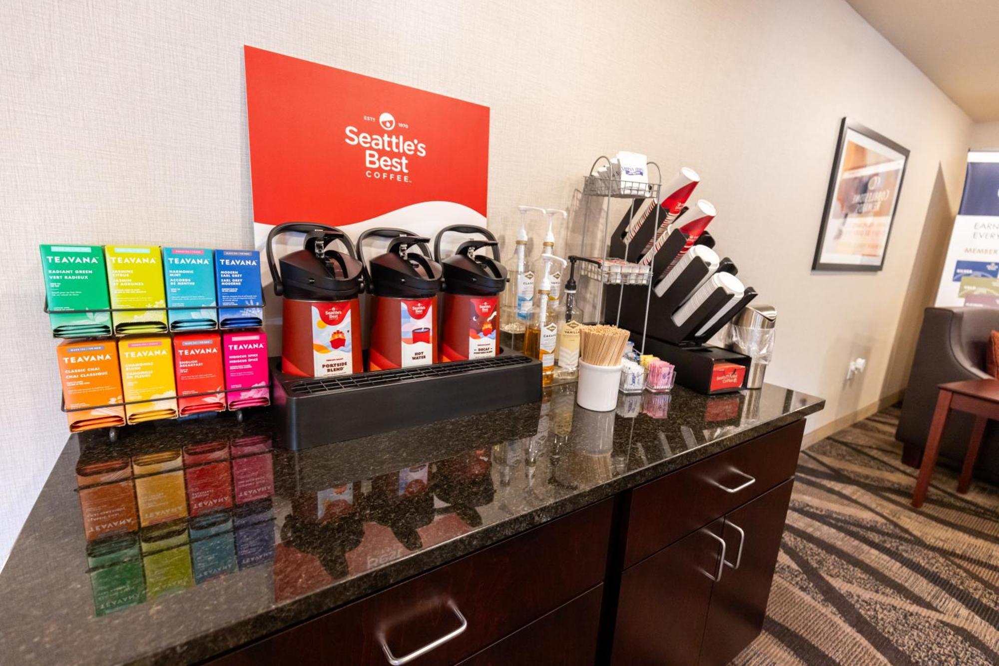 Cobblestone Inn & Suites - Winters Buitenkant foto
