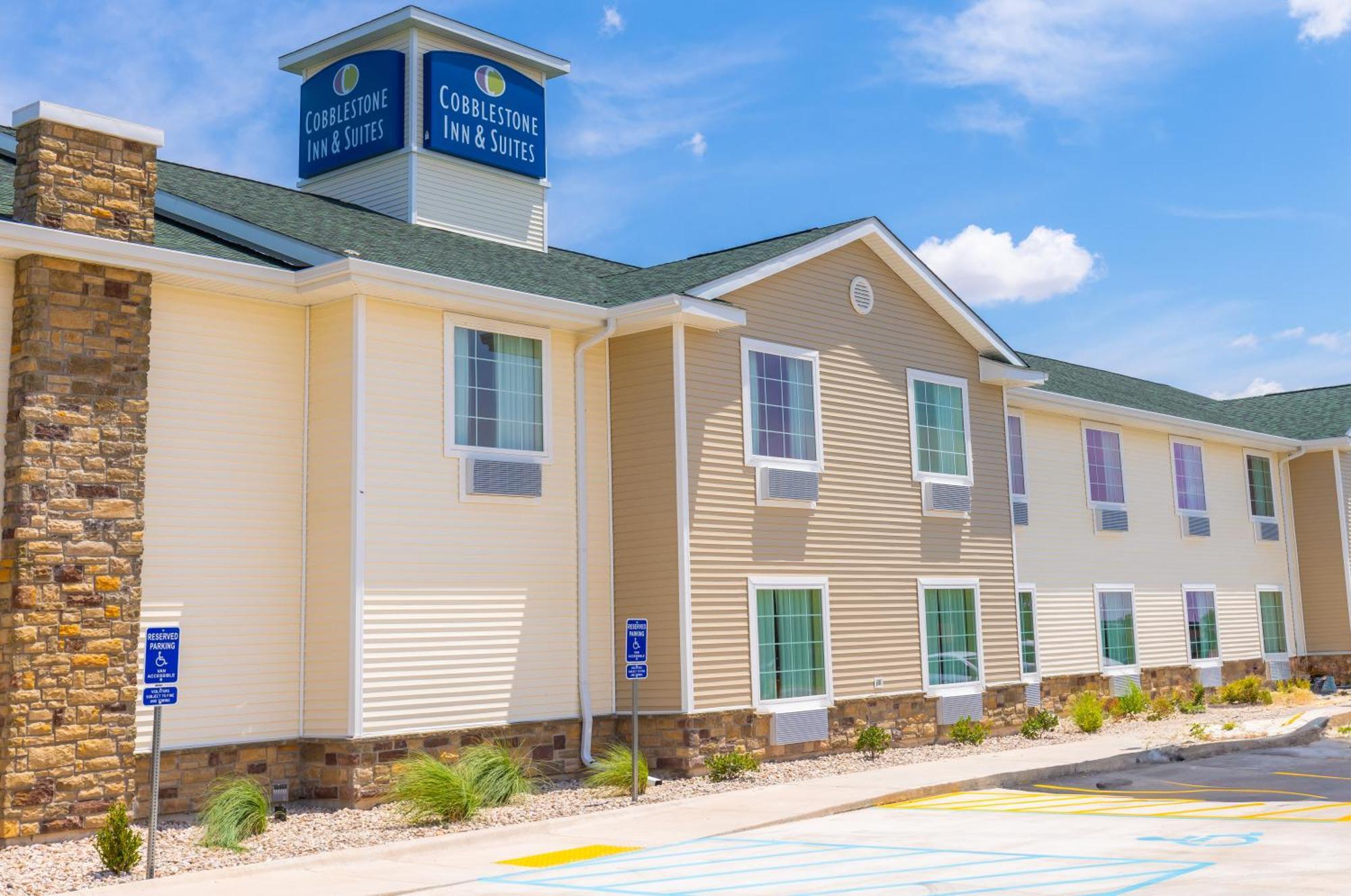 Cobblestone Inn & Suites - Winters Buitenkant foto