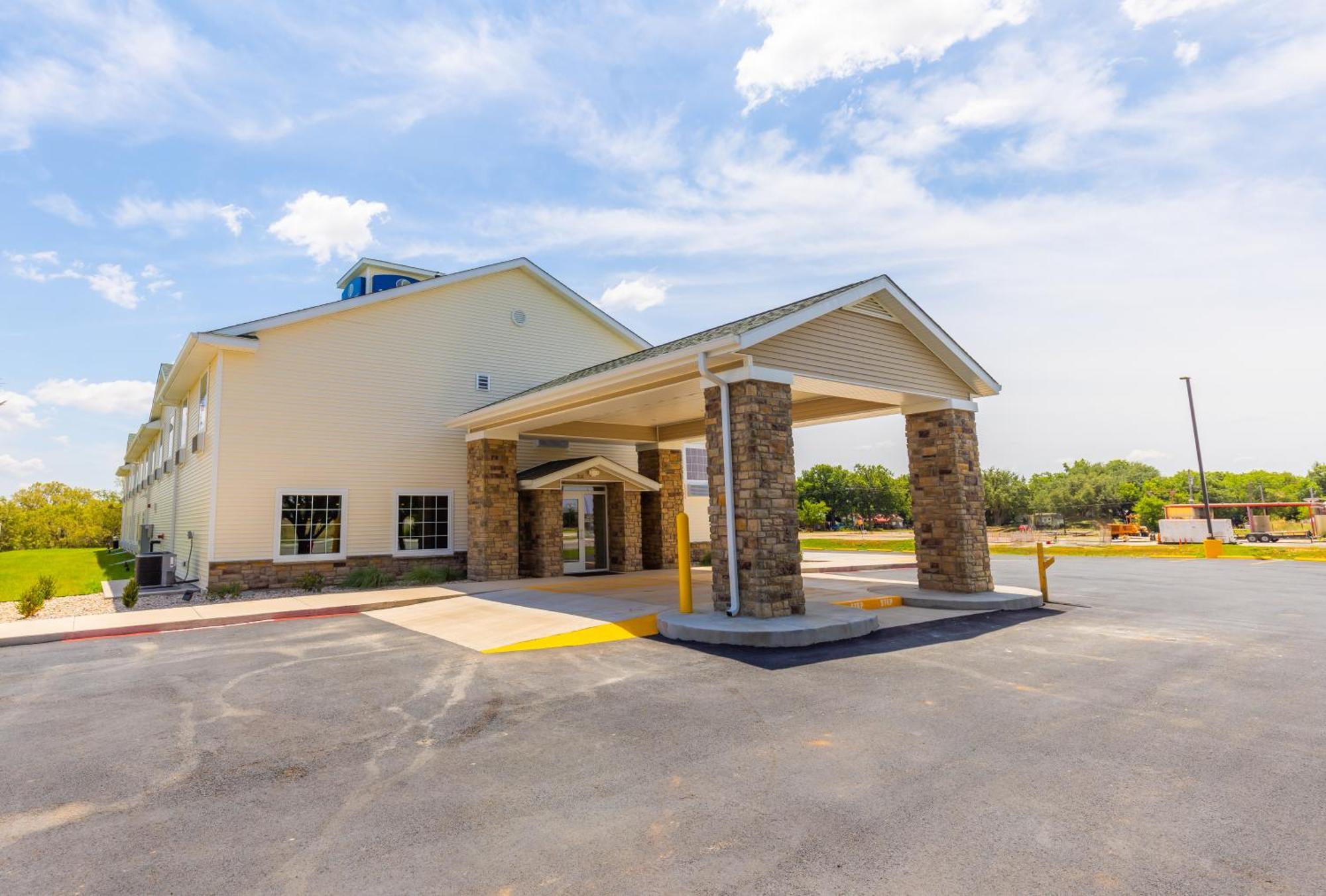 Cobblestone Inn & Suites - Winters Buitenkant foto