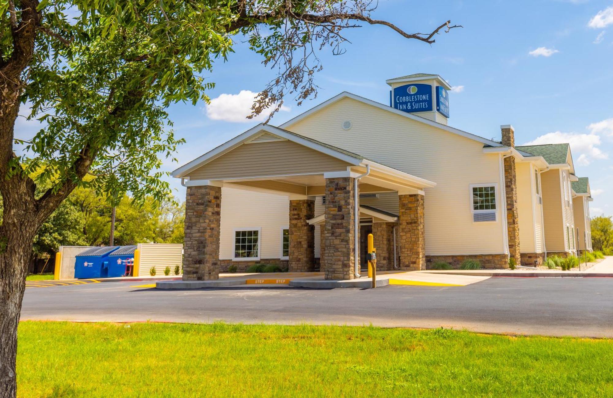 Cobblestone Inn & Suites - Winters Buitenkant foto