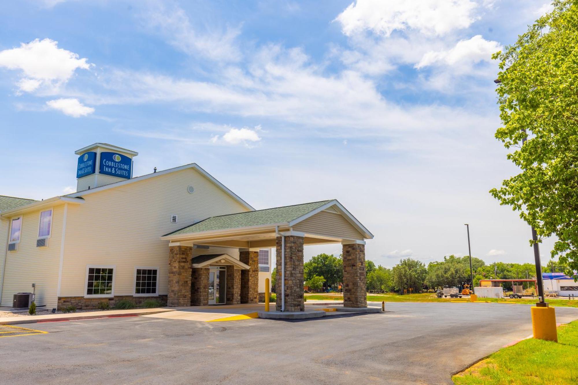 Cobblestone Inn & Suites - Winters Buitenkant foto